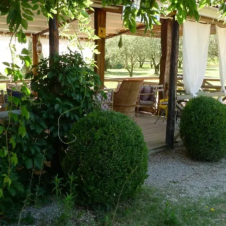 Les Piegonnaises - Deux Luxueuses Roulottes Et La En Drome Provencale Holiday home Piegon