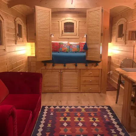 Les Piegonnaises - Deux Luxueuses Roulottes Et La En Drome Provencale *