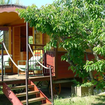 Les Piegonnaises - Deux Luxueuses Roulottes Et La En Drome Provencale *