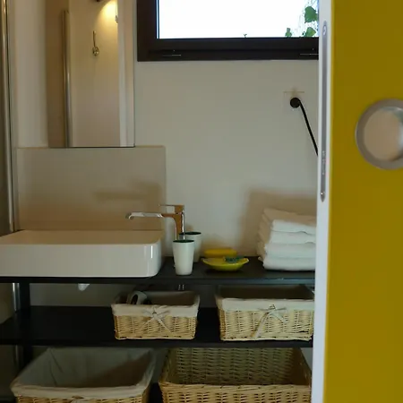 Les Piegonnaises - Deux Luxueuses Roulottes Et La En Drome Provencale Piegon
