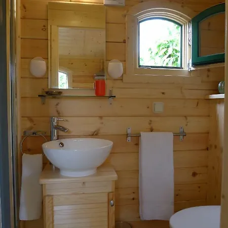 Les Piegonnaises - Deux Luxueuses Roulottes Et La En Drome Provencale Holiday home Piegon