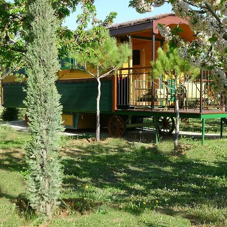 Les Piegonnaises - Deux Luxueuses Roulottes Et La En Drome Provencale * Piegon